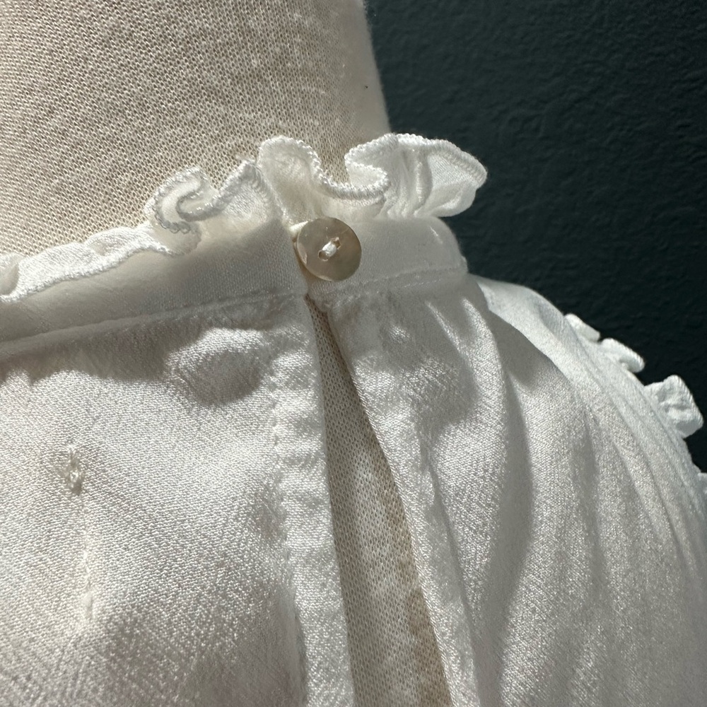 Chic Ruffled White Blouse - Picture 5 of 7